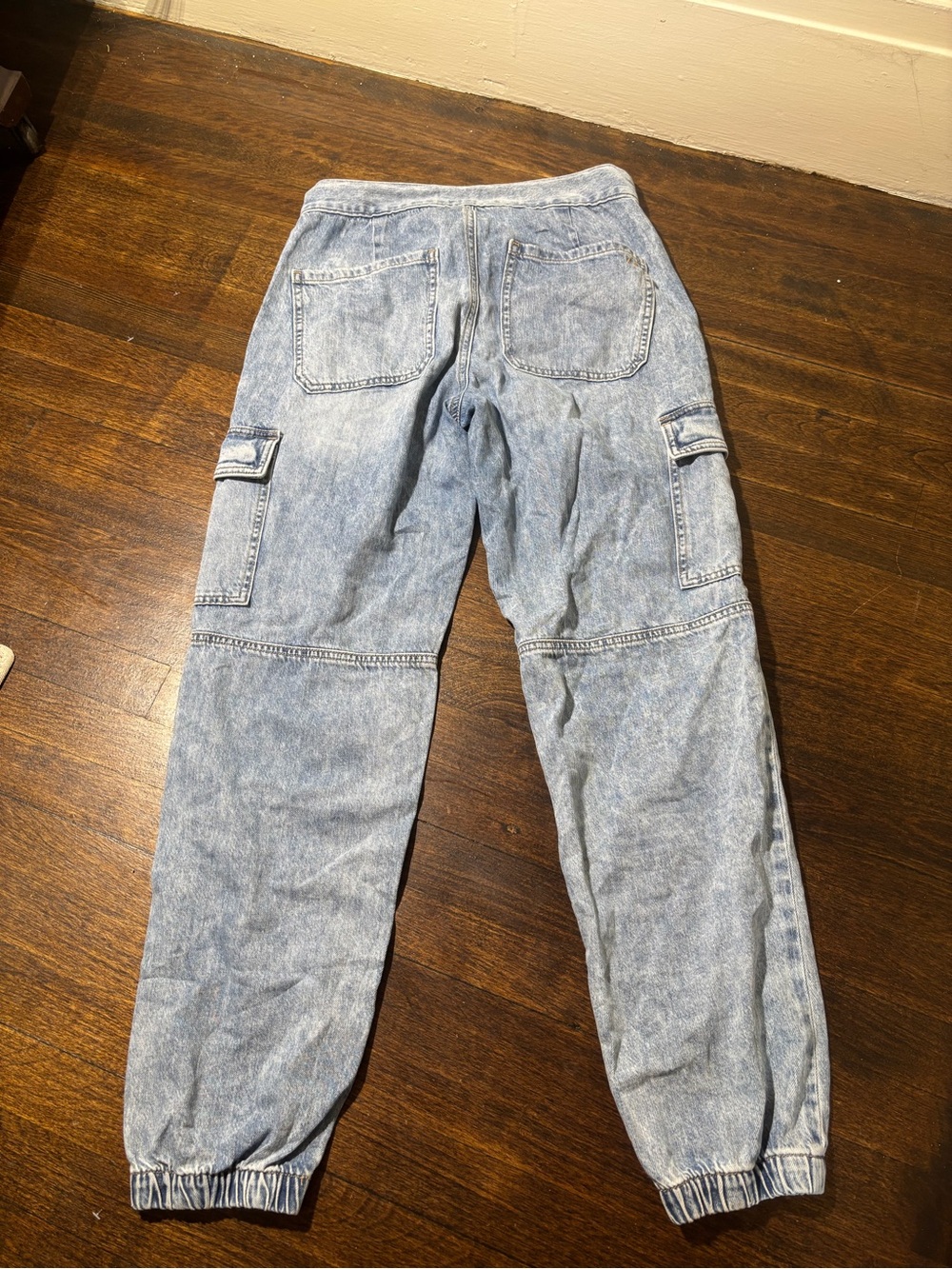 American Eagle Light Wash Denim Cargo Jogger Pants Women’s - Picture 2 of 4